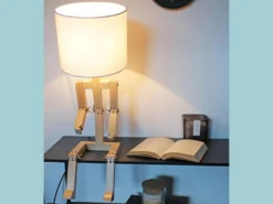 Emil Sittande Lampa