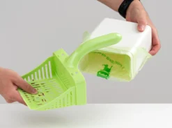 Scoop Up! Kattsandsspade med Behållare